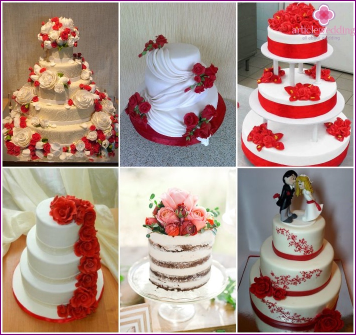 Gâteau de mariage blanc avec des fleurs rouges