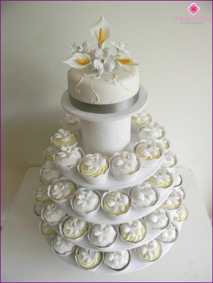 Fashionable Wedding Cake Cake