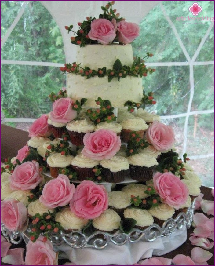 Esküvői desszert süteményekkel