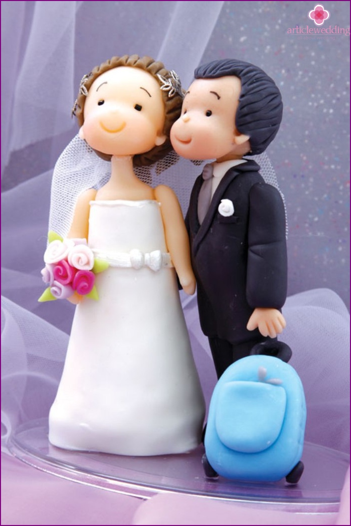 Figures for Love cake from