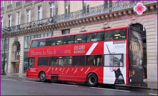 Dvojposchodový turistický autobus