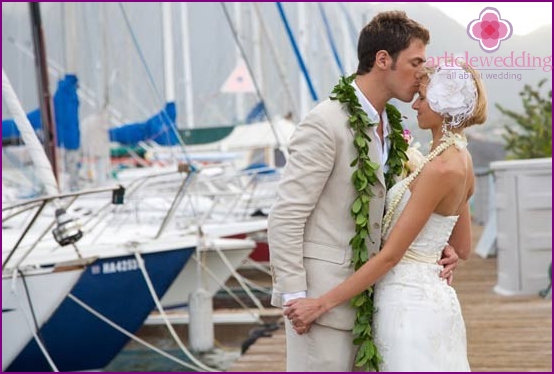 Wedding yacht cruise