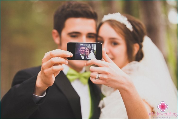 Recién casados ​​en la boda