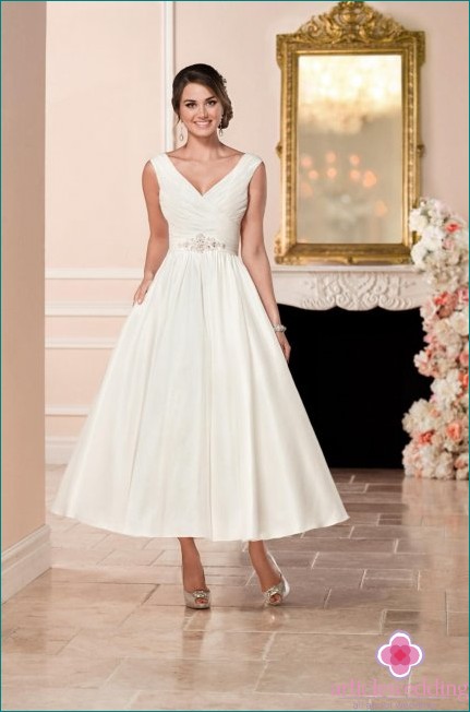 Midi wedding dress perfect in the summer season