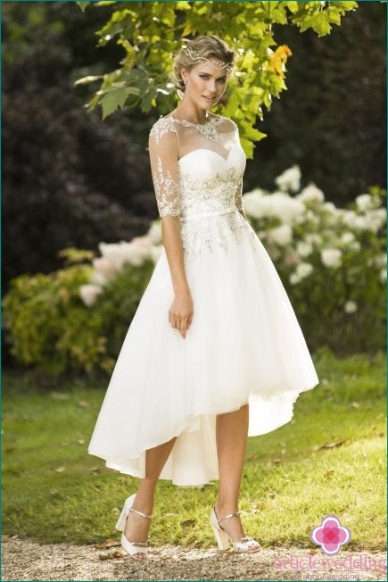 Asymmetric skirt wedding dress