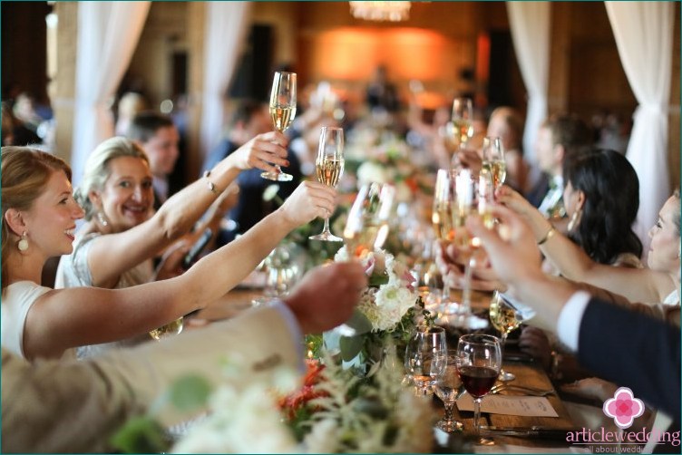 Nem um único casamento pode ficar sem champanhe