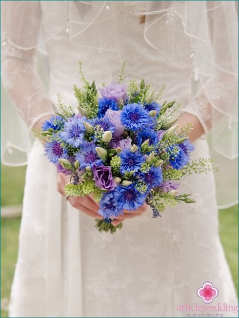 Bridal bouquet of wildflowers