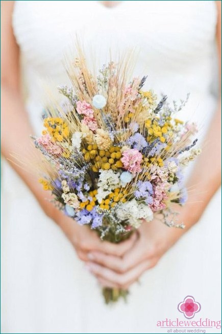 Bouquet da sposa di fiori di campo