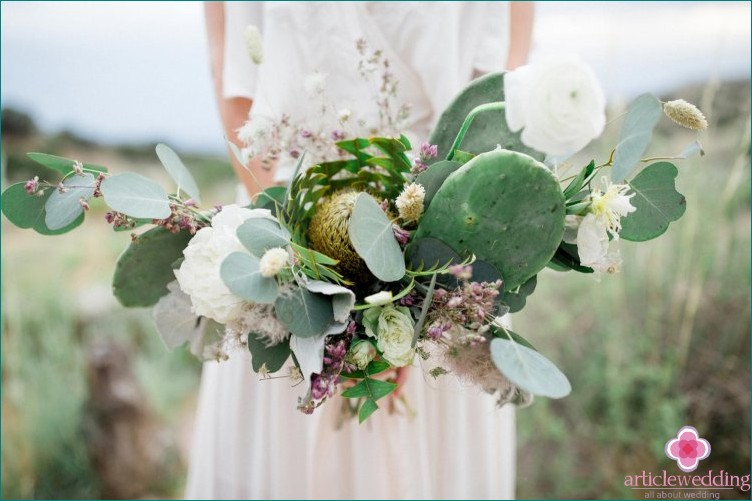 Unusual bouquet with cactus