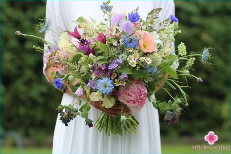 Bridal bouquet of wildflowers