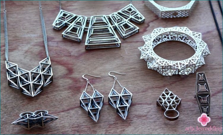 Stylish geometric ornaments.