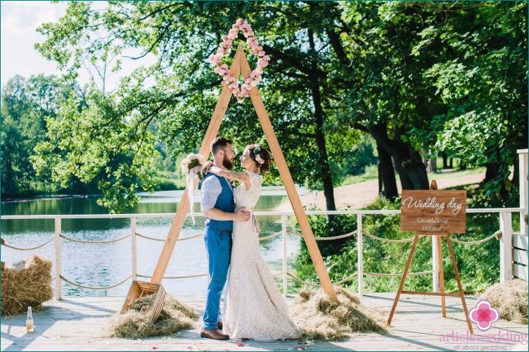 Arco de boda triangular